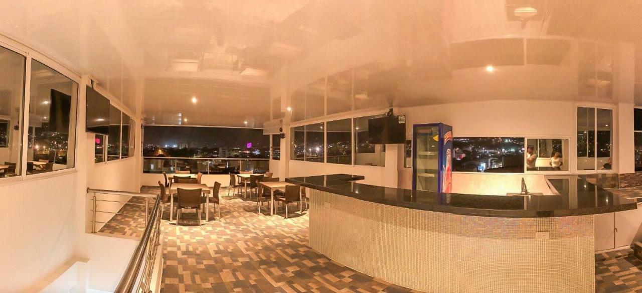 Hotel Giron Plaza Exterior foto
