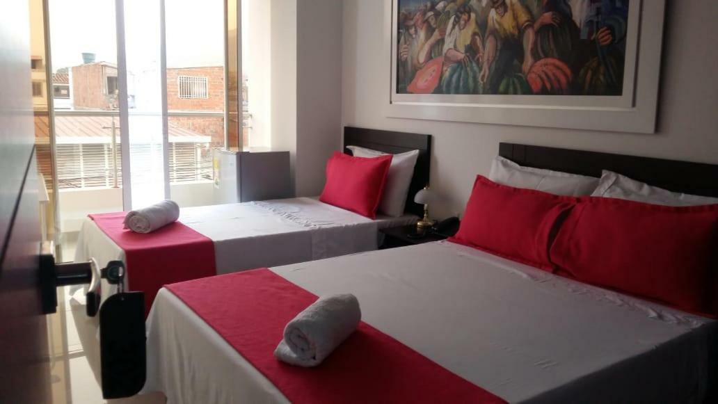 Hotel Giron Plaza Exterior foto